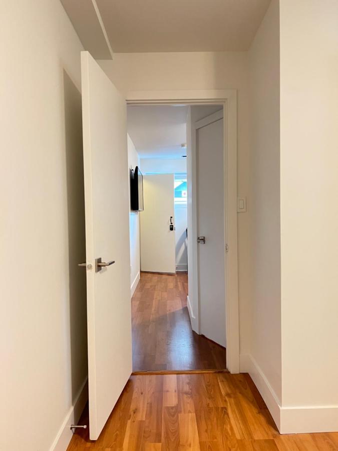 Newly Renovated Walkout Basement In Vancouver With Separate Entrance Eksteriør billede